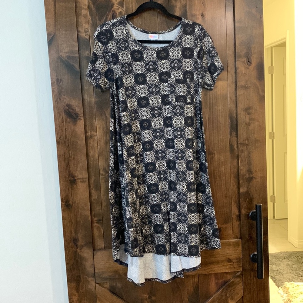 Lularoe Carly size S black/grey pattern